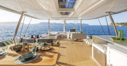 Lagoon 60 flybridge