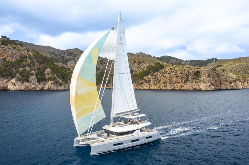 lagoon 60 exterior