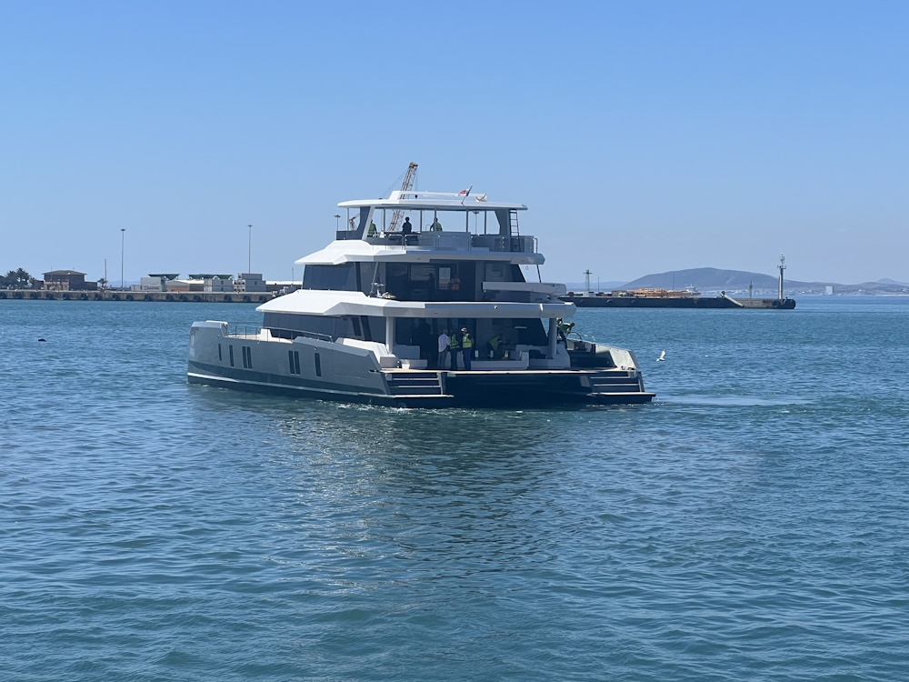 Two Oceans 870 Power Catamaran